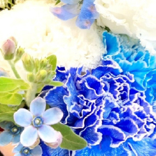 ホワイト・ブルー系の花束イメージ